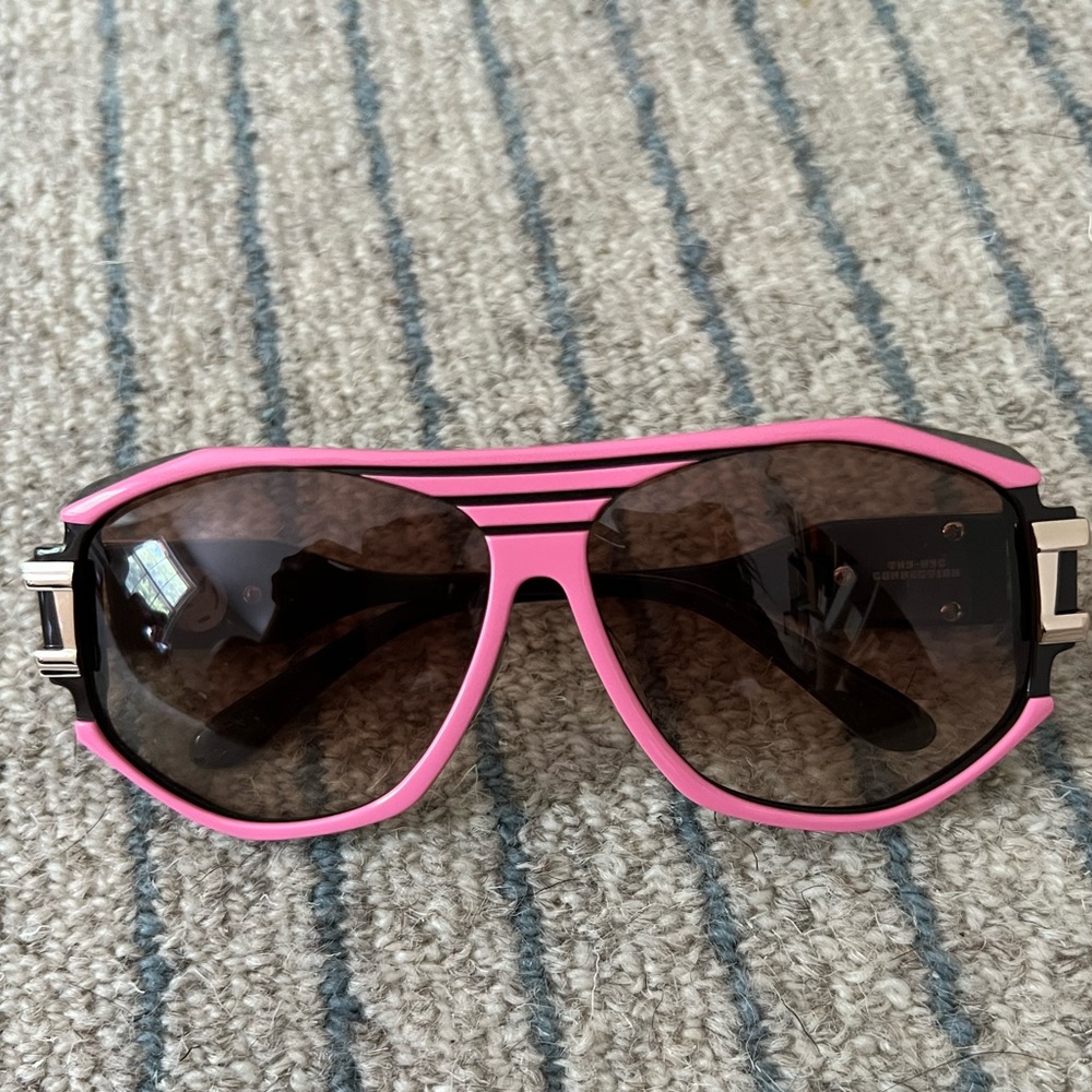Perfect Pink Claw Money sunglasses.